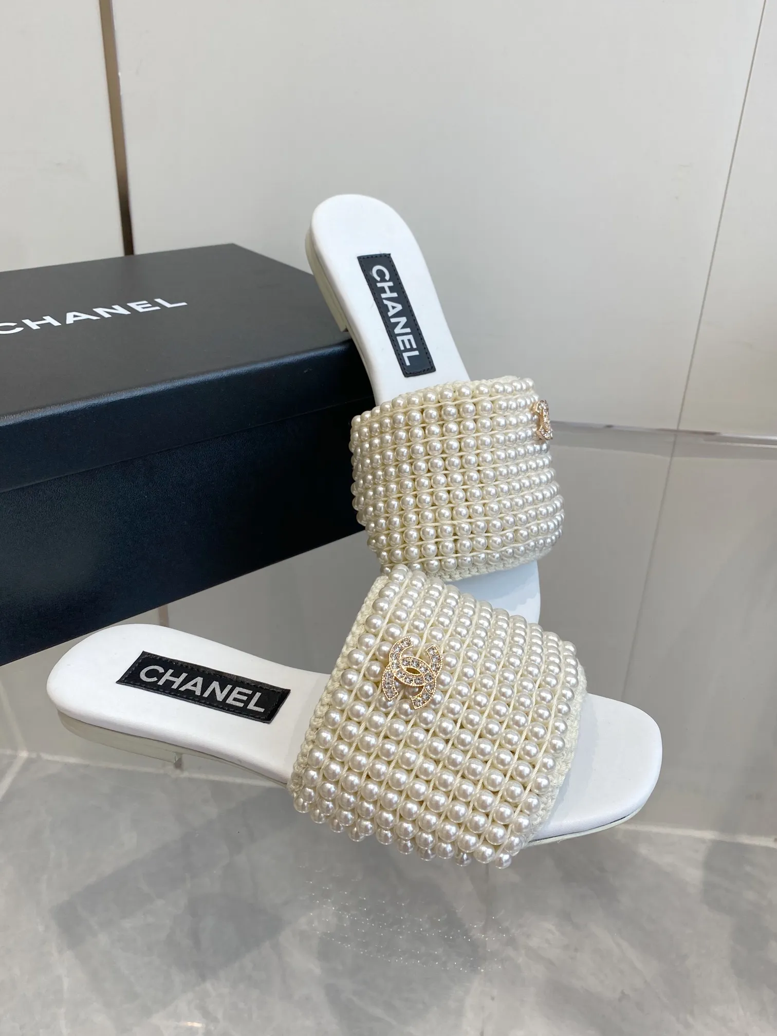 👟👟Ex-factory price 600👟👟 Chanel Xiaoxiang 2️⃣5️⃣ss spring and summer vacation pearl lazy slippers, simple and versatile, super beautiful on the feet, no matter how you look at it, they are super beautiful #仙女SLANDALS #women's sandals #Chanel #小香